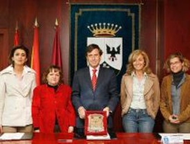 Alcobendas entrega la placa de la municipalidad de Al-Khass
