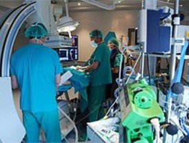 Madrid se compromete a operar en menos de seis meses a los pacientes de cinco especialidades