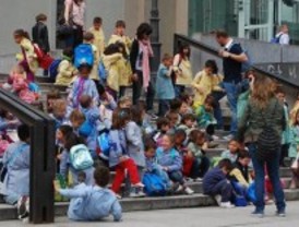 Reúnen 400 firmas para pedir más vigilancia en un colegio de Vallecas