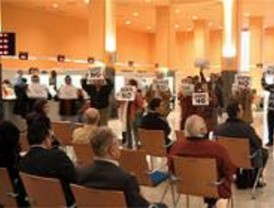 Sonora protesta antiparquímetros en la concejalía de Hacienda