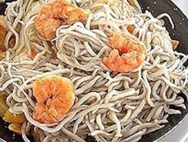 Las angulas frescas alcanzan ya los 700 euros a una semana de Navidad