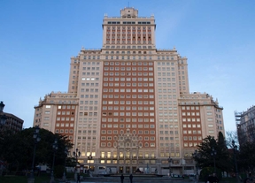 Ayuntamiento y Comunidad ven viable dejar en pie solo las fachadas del edificio España