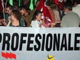 Unas 500 personas se concentran contra los 'recortes presupuestarios' en Educación