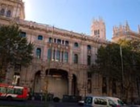 El alcalde , a punto de abandonar la Casa de la Villa para trasladarse a Cibeles