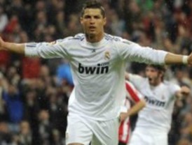 Cristiano Ronaldo salva con un gol de falta el estreno de Mourinho