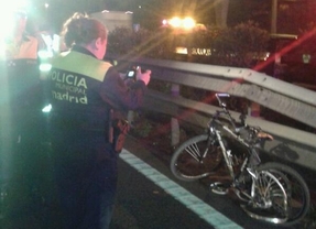 Herido muy grave un ciclista al chocar con un taxi en la M-30