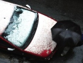 La primavera se estrena con nieve en Madrid