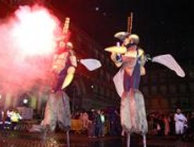 Los carnavales llegan a los distritos de la capital