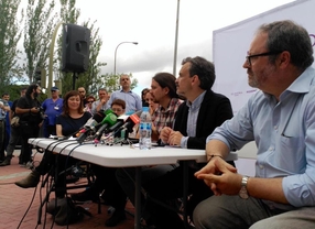 Podemos devolverá tarjetas sanitarias a los inmigrantes y anulará derivaciones a la privada