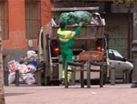 Los trabajadores de recogida de basuras van a la huelga