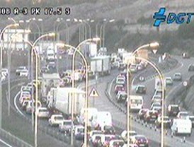 Dos accidentes en la A-3 atascan la vía