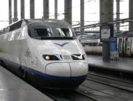 Renfe refuerza el servicio del AVE para acercar la Feria de Sevilla