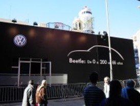 Volkswagen Beetle ocupa la plaza de Callao