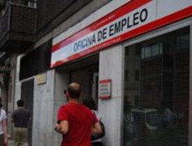 Saturadas las oficinas del INEM en demanda de información sobre los 420 euros