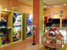 Menores infractores exponen productos elaborados en sus talleres