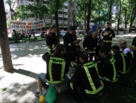 Los bomberos de Madrid acampan para denunciar la situación 'insostenible' que atraviesan