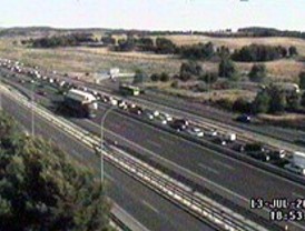 Retenciones de hasta siete kilómetros en las carreteras madrileñas