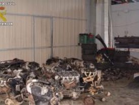 Detenidas cuatro personas que regentaban un desguace ilegal por robar 20 coches