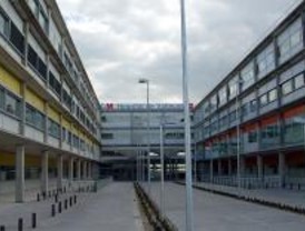La Consejería de Sanidad presenta un libro sobre el tratamiento del cáncer