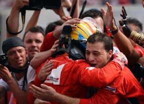 Alonso da una lección de pilotaje y valentía en el GP de Hungría