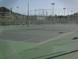 El Ayuntamiento de Alcalá remodela seis pistas de tenis de El Val
