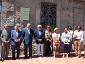 Las Rozas homenajea a Marga Gil Roësset con una placa en la sede de la Fundación