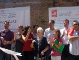 Emotivo homenaje a las 13 Rosas en el cementerio de La Almudena