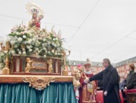 Gallardón agradece a la Virgen de la Almudena la celebración de la JMJ y el fin del terrorismo