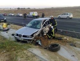 Grave colisión frontal de dos vehículos en Humanes