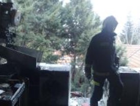 Una mujer grave y dos guardias civiles heridos en una explosión de gas en Alpedrete