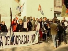 Concentración de repulsa por la muerte del cubano Wilman Villar