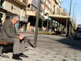 La plaza de Las Comendadoras y la calle Fuencarral lucen nuevo mobiliario