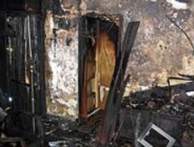 Cinco intoxicados por humo en un incendio en Villaverde