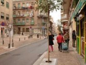 Casi una veintena de puestos conforman el mercadillo navideño del distrito