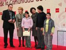 La Comunidad premia a Alicia Koplowitz por atender y proteger a la infancia