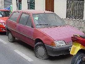 La Policía de Alcorcón retira de las calles más de 700 coches abandonados