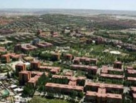 Un hombre detenido por la Guardia Civil muere al saltar de un cuarto piso