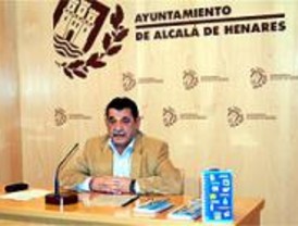 Una guía del Ayuntamiento ayudará a los inmigrantes en Alcalá de Henares