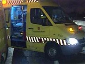 Fallece un joven al colisionar su turismo con un autobús