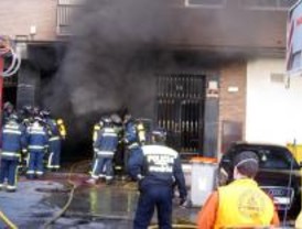 Un incendio obliga a desalojar una oficina en la que trabajaban seis personas
