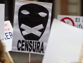 Los internautas se concentran frente al ministerio de Cultura para protestar contra la Ley Sinde