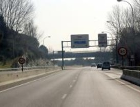 Tres ladrones arrollan con un coche robado a la Guardia Civil