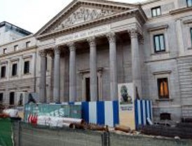 Las obras de Madrid también afectan a los leones de las Cortes