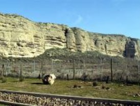Ecologistas se manifiestan frente a la Consejería contra el PRUG del Sureste