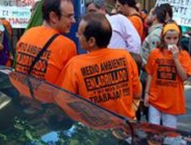 Los forestales entregan 200 firmas a Rajoy para que interceda ante Aguirre