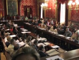 Bronca por el cierre adelantado de sedes municipales