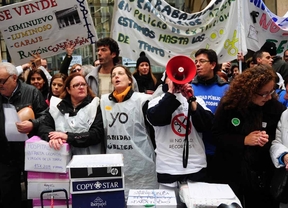 Entrega de firmas contra la privatización (archivo)