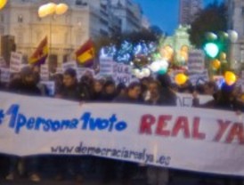 Los 'indignados' salen a la calle para pedir la reforma del sistema electoral