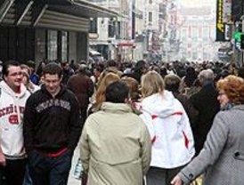El Portal del Consumidor y el 012 informan a los madrileños de sus derechos como clientes en época de rebajas