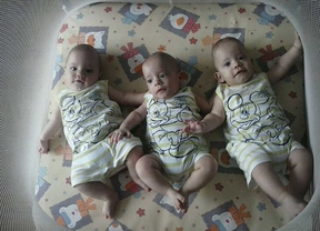 "Con trillizos la escuela infantil pública me cuesta casi el triple que la privada"